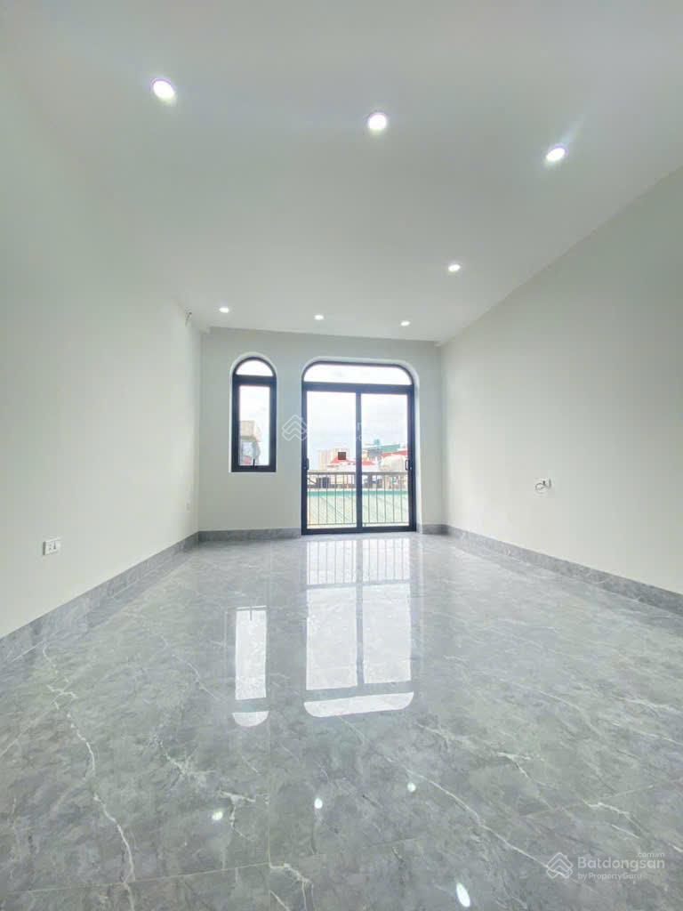 Bán nhà Thái Hà, 29.5m², 5 tầng, 30m ra phố, mặt ngõ thông, kinh doanh đẹp, chỉ 5.45 tỷ