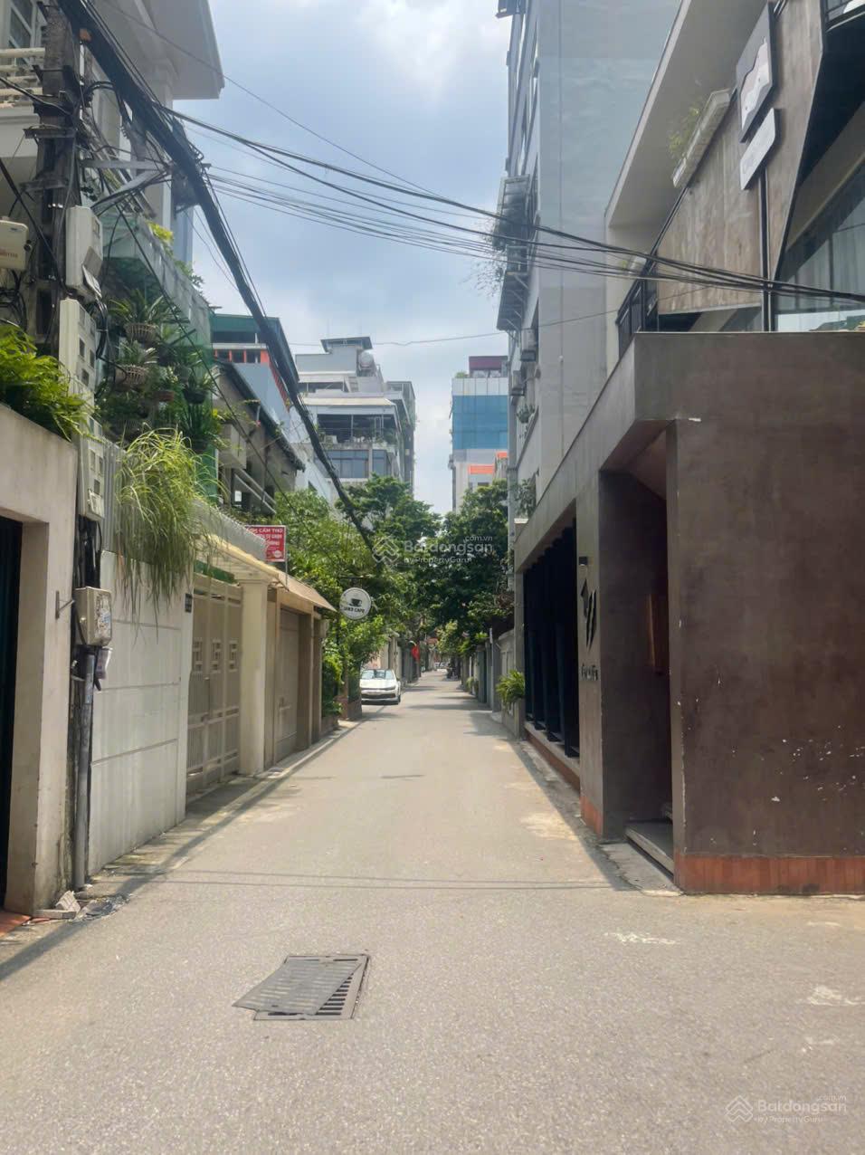 Bán nhà Liễu Giai - Tòa CHDV 8 tầng giá 65 tỷ - 100m2 MT 5,5m - Ô tô tránh, dòng tiền 150tr/ tháng