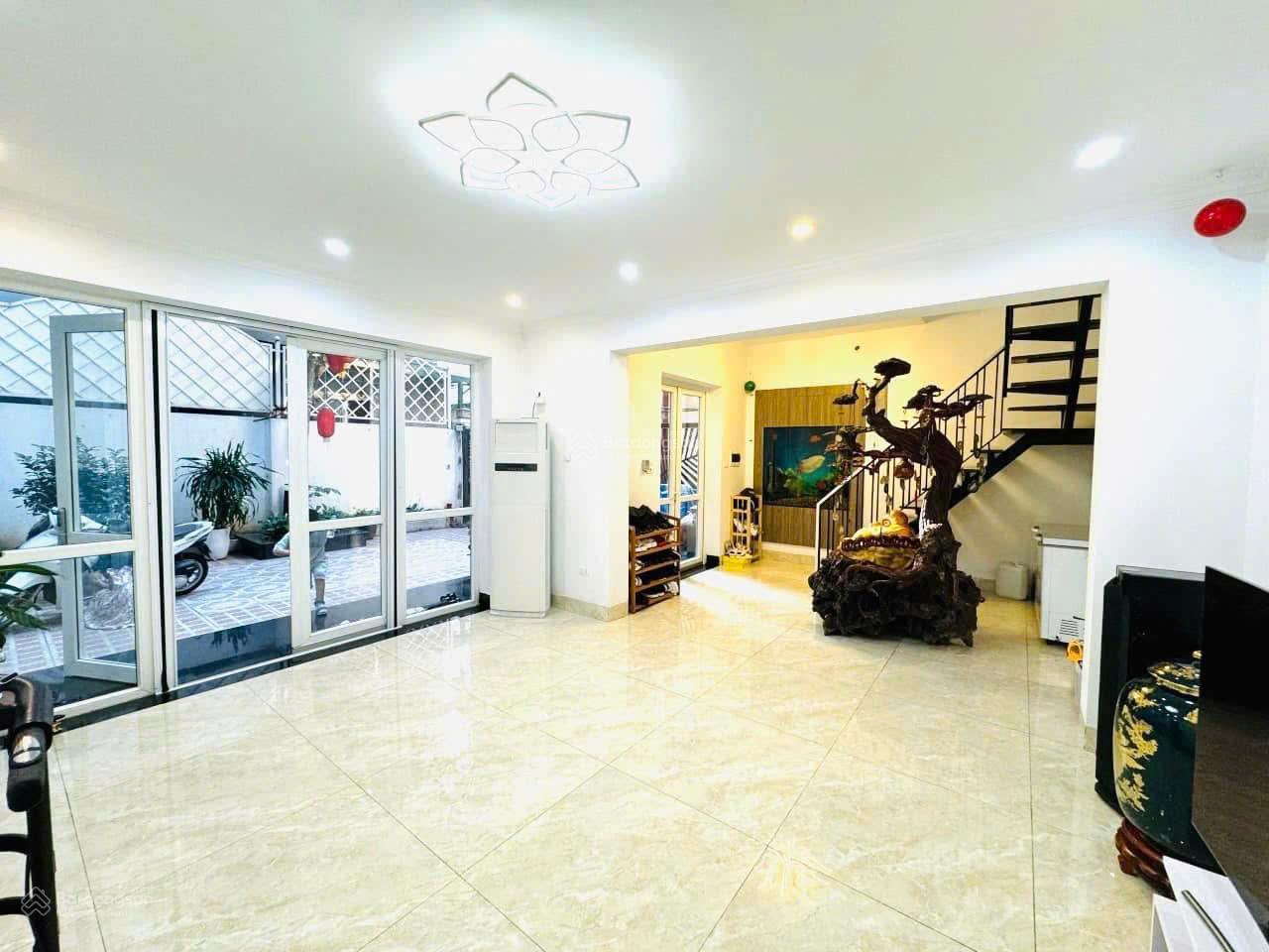 Bán nhà phố Yên Hoa, Tây Hồ - BT sân vườn đẳng cấp giá 50 tỷ. 170m2 x3T Mt 9m, Ô tô, 10m ra hồ Tây