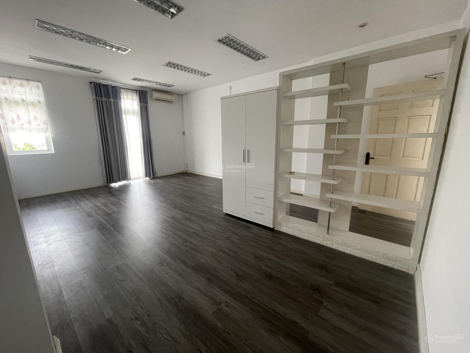 Ngộp. Bán gấp giá 19tỷ. Rẻ như giá hẻm xe hơi, ngang 7m