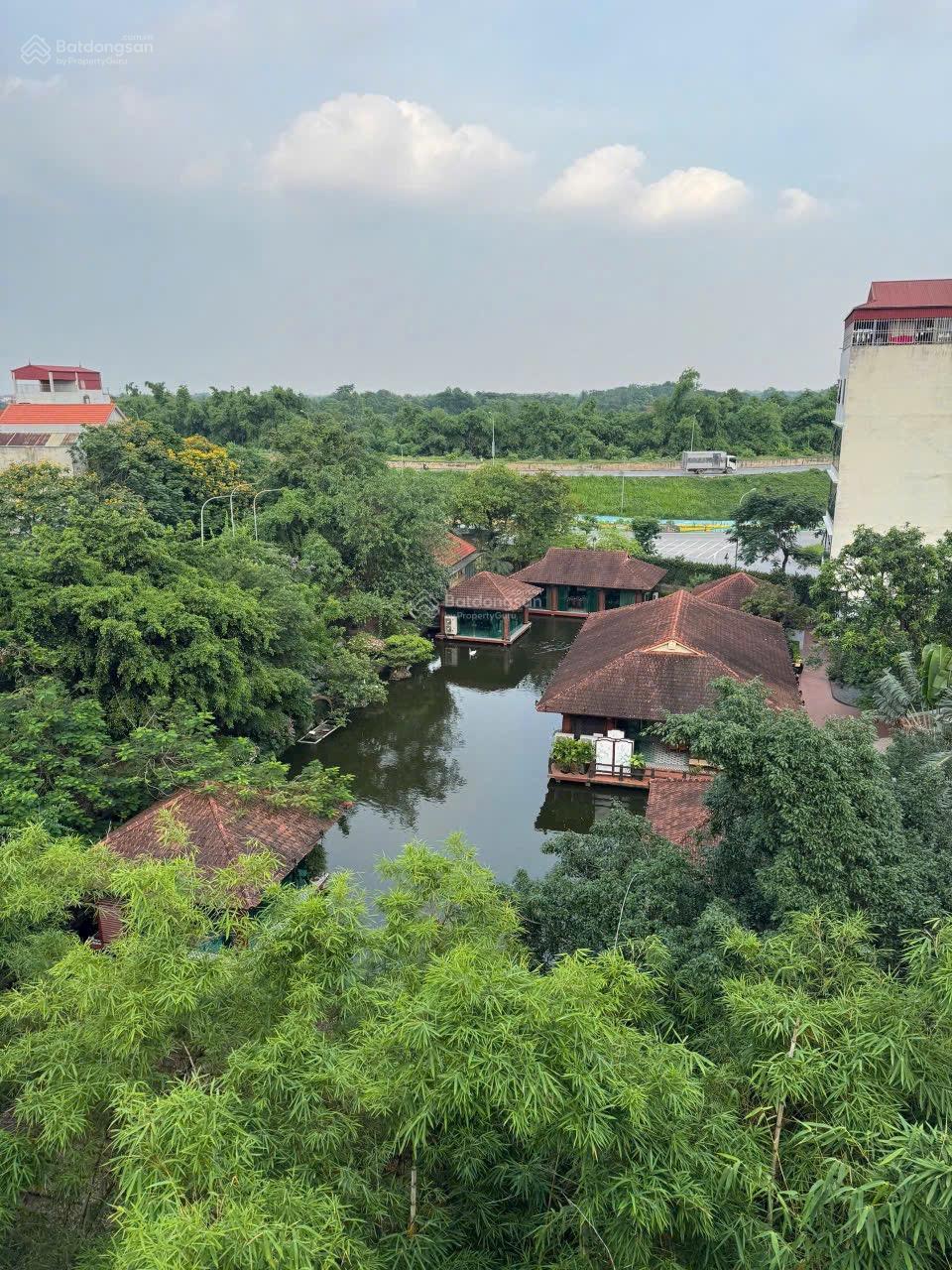 Nhà Đẹp Giang Biên - Long Biên - 7 tầng thang máy.
đầy đủ nội thất phòng khách - view hồ thoáng mát