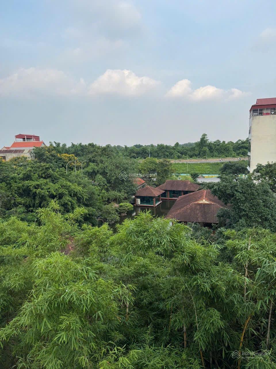 Nhà Đẹp Giang Biên - Long Biên - 7 tầng thang máy.
đầy đủ nội thất phòng khách - view hồ thoáng mát