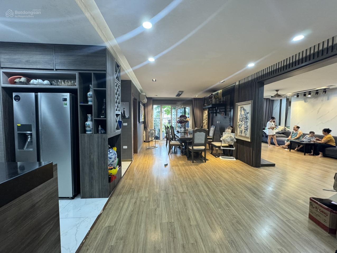 Bán nhà 176m2, 2 tầng Hapulico 24T3 và 40m2 vườn