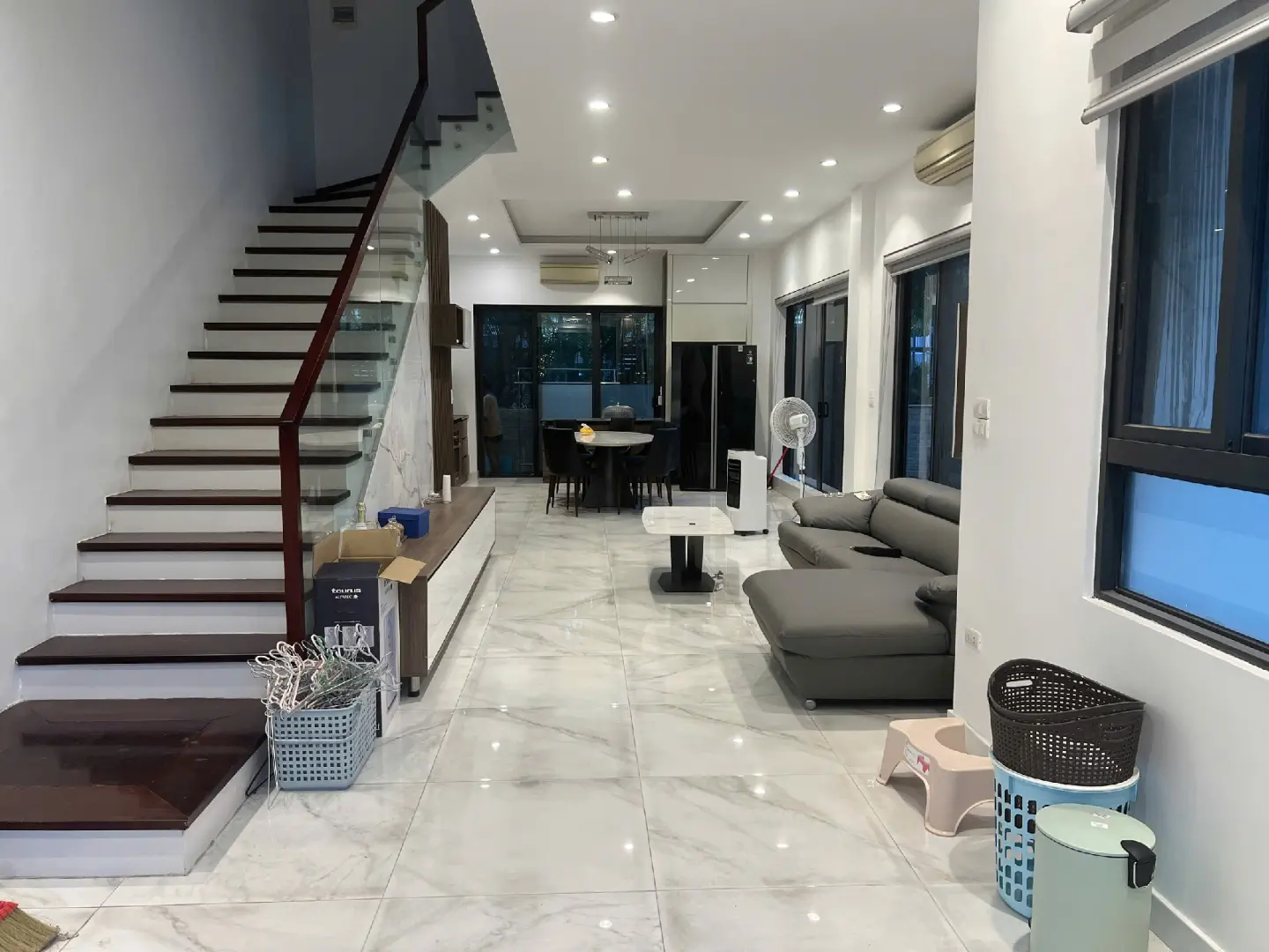 Gửi bán biệt thự 175m2 Đông Nam, gần hồ, bể bơi giá chỉ 180 triệu/m2