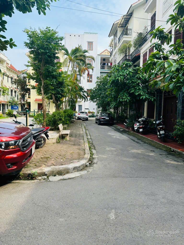 KĐT Bắc Linh Đàm, Lô góc 2 mặt tiền - vỉa hè rộng, ô tô đỗ cửa, ở sướng, làm văn phòng đỉnh, 75m2 KĐT Bắc Linh Đàm, Lô góc 2 mặt tiền - vỉa hè rộng, ô tô đỗ cửa, ở sướng, làm văn phòng đỉnh, 75m2