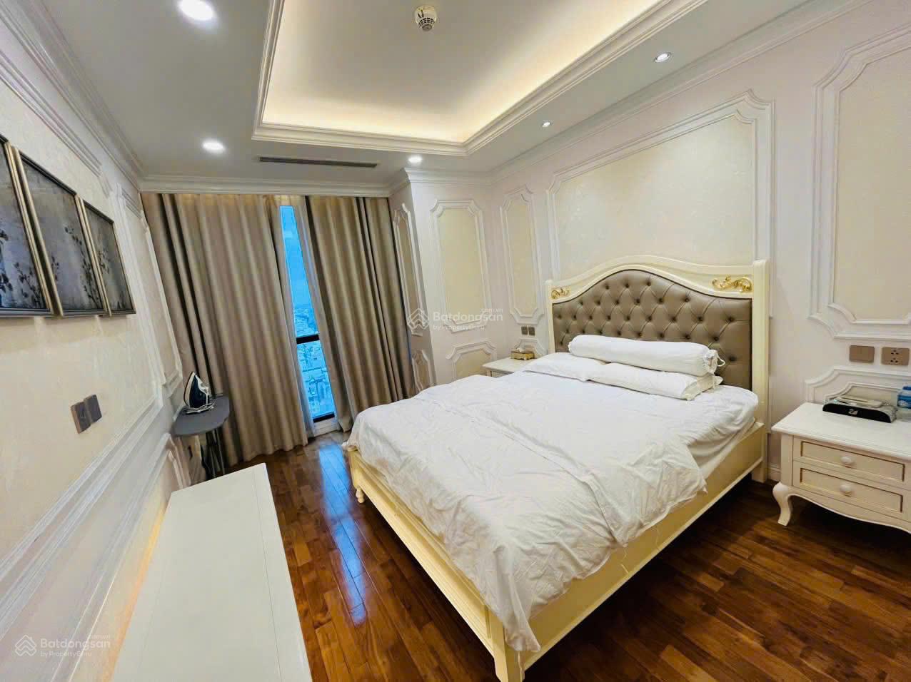 Bán căn hộ cao cấp Vincom Bà Triệu, 2PN. Diện tích 161m2 giá 225tr/m2. Nội thất đẳng cấp sang trọng