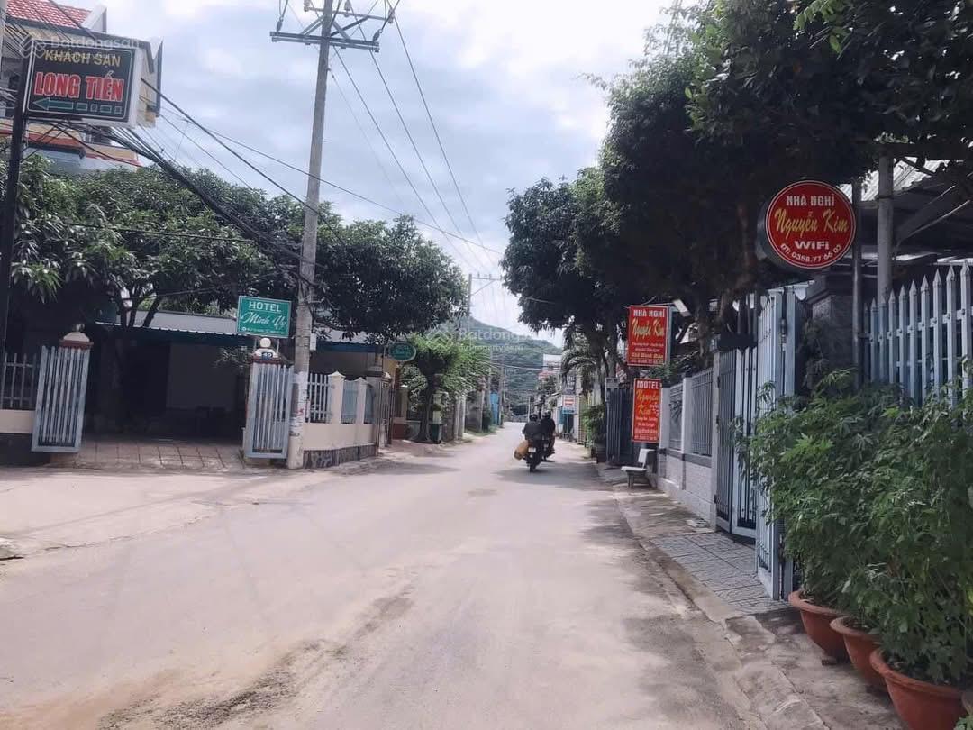 Bán nhà sát bãi tắm Dinh Cô Long Hải BRVT vài bước chân - 0932 698 ***
