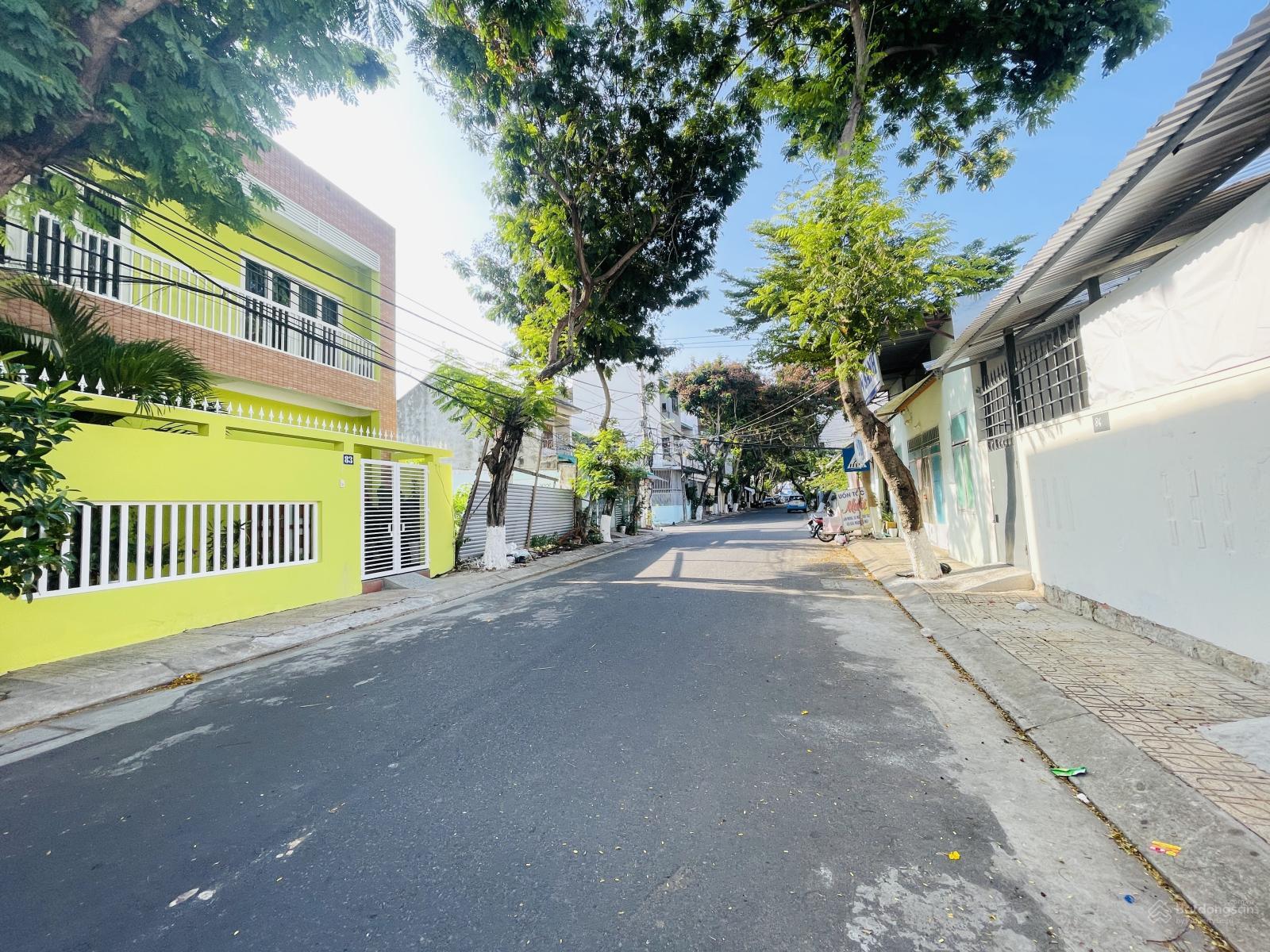 Bán lô đất 2 mặt tiền đường phù hợp xây căn hộ, khách sạn đường Phó Đức Chính Nha Trang