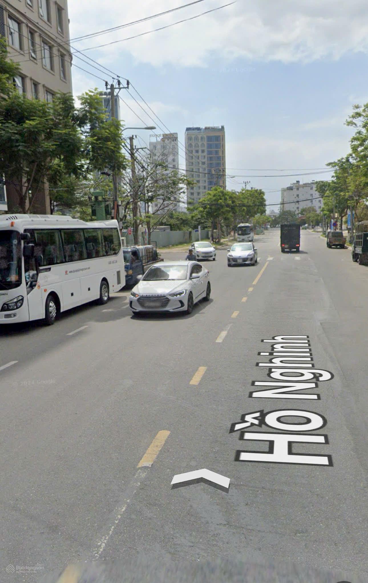 Bán nhà 3 tầng đường Hồ Nghinh - ngay trung tâm tài chính, gần Võ Văn Kiệt. 100m2 đất 2 mặt tiền