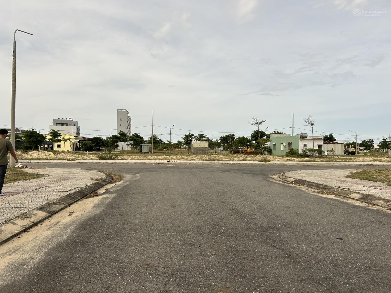 Khi đô thị seaview sát biển, chợ viêm đông cách biển 2km. Vị trí đẹp tiềm năng, gần chợ, sát sông.
