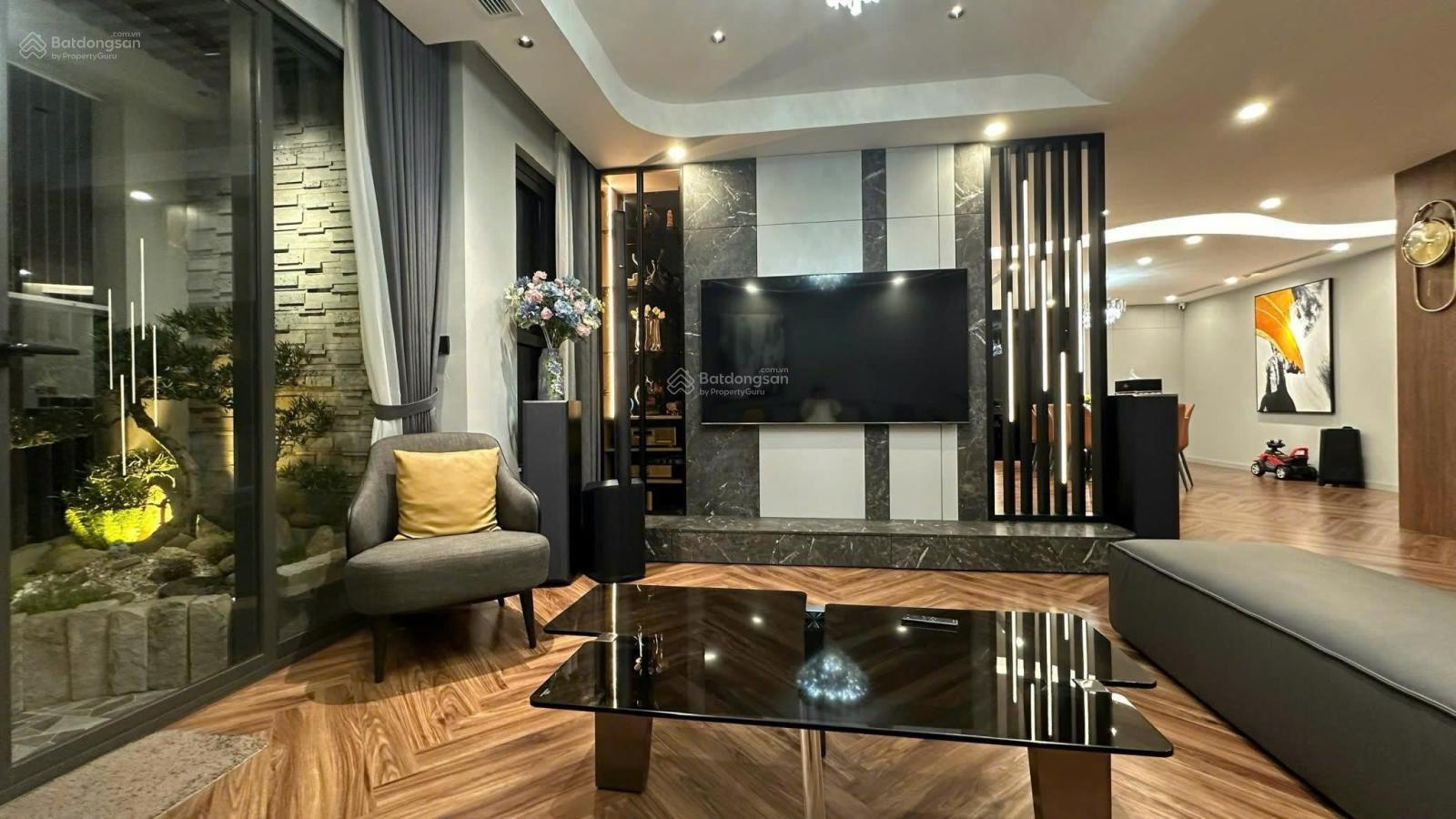 Chính chủ cần bán gấp căn 3 ngủ Mỹ đình plaza 2- Nguyễn Hoàng, DT 105m, Giá 8 tỷ, Sẵn sổ full đồ