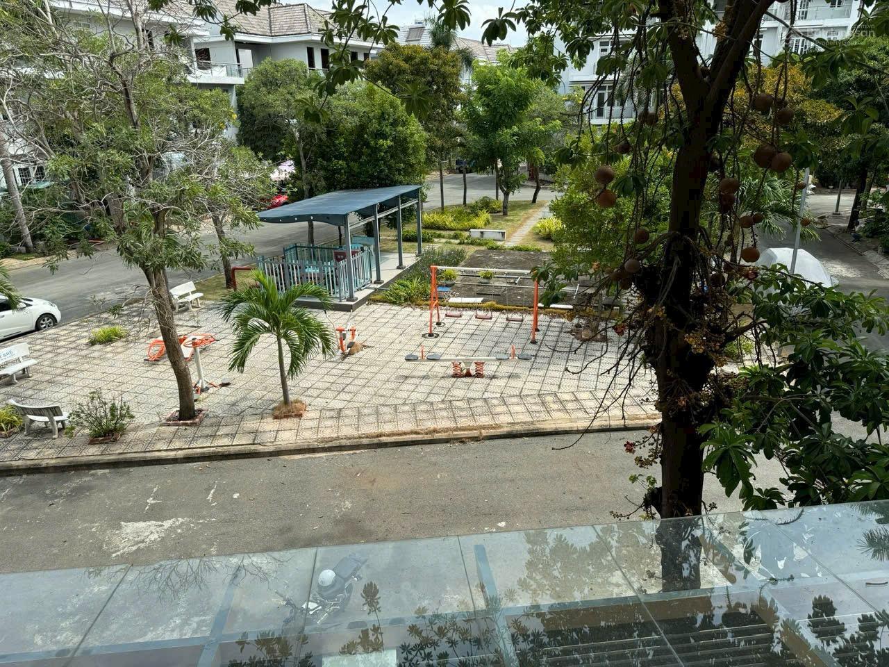 Bán gấp nhà 3 lầu khu nhà ở GV trường chuyên Lê Hồng Phong, đường Đào Sư Tích. Giá 7 tỷ TL