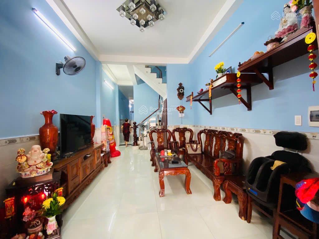 Bán nhà 3 tầng, 80m2, gần Phạm Văn Đồng, trung tâm Thủ Đức, hẻm xe hơi thông, chỉ 8,7 tỷ đồng.