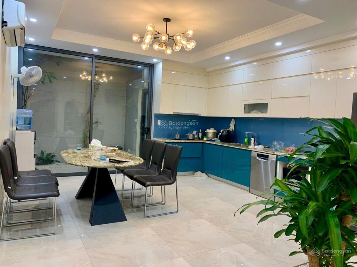 Chính chủ gửi bán gấp liền kề Văn Phú-ngay công viên 365 - ô chờ thang máy, dt 100m-5t, nhỉnh 24 tỷ