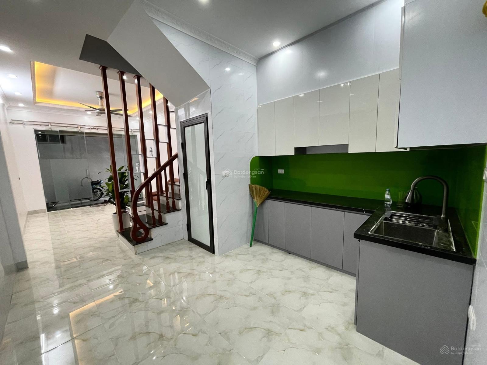 Siêu phẩm phố Chùa Láng - nhà dân xây gần nhiều trường đại học - phù hợp ở hoặc cho thuê rất tuyệt