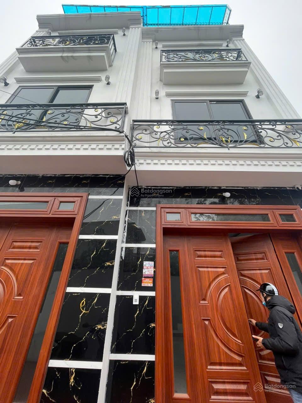 Bán nhà 32m2 giá 2tỷ780tr ô tô cạnh nhà, không quy hoạch, không lỗi phong thủy, sổ đỏ chuẩn