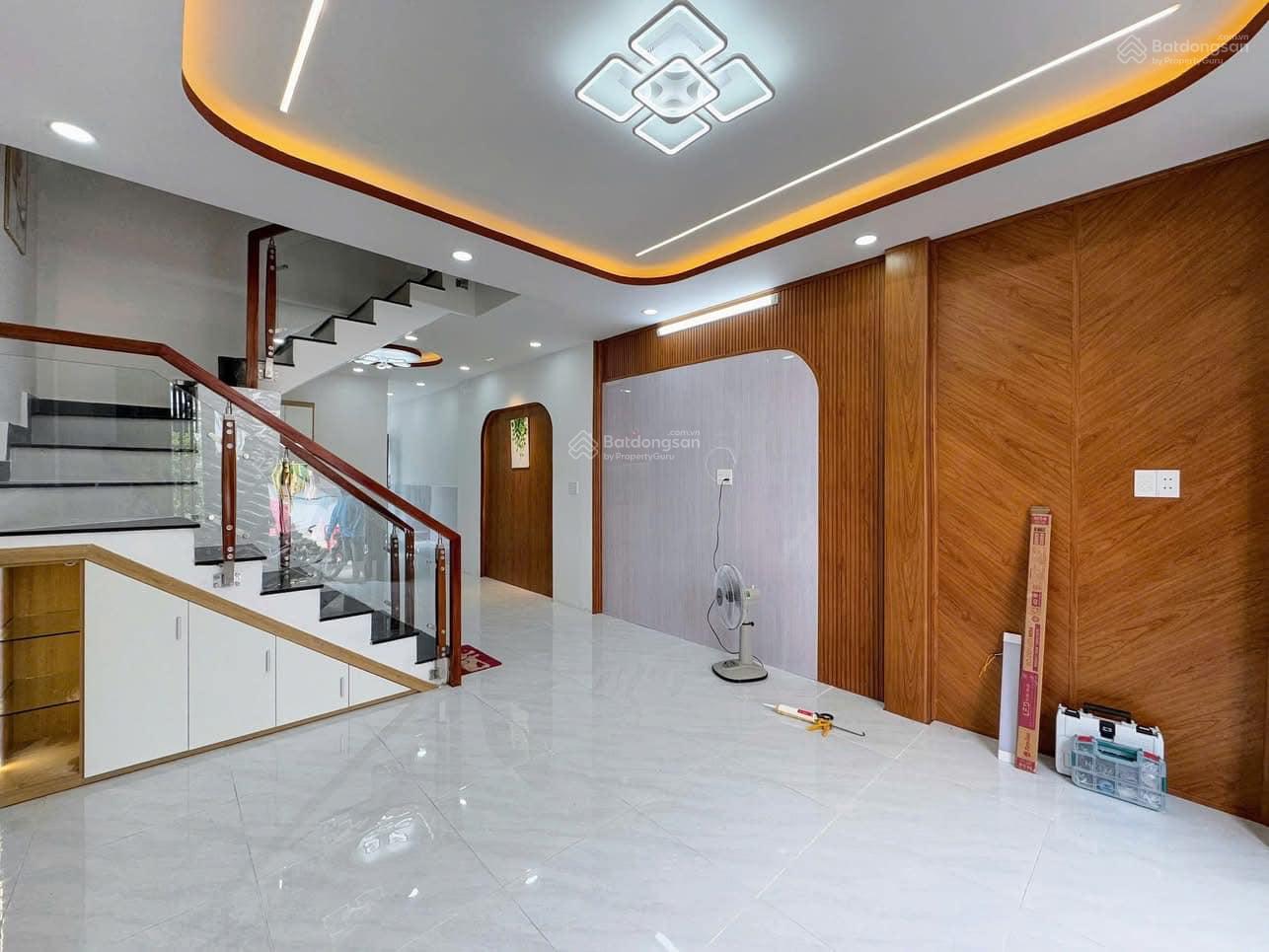Chỉ 5.5 tỷ - Bán nhà 4 Lầu khu Bàu Cát, DT: 3x13m [vuông vức] Nhà đẹp ở ngay. Xe hơi tới nhà