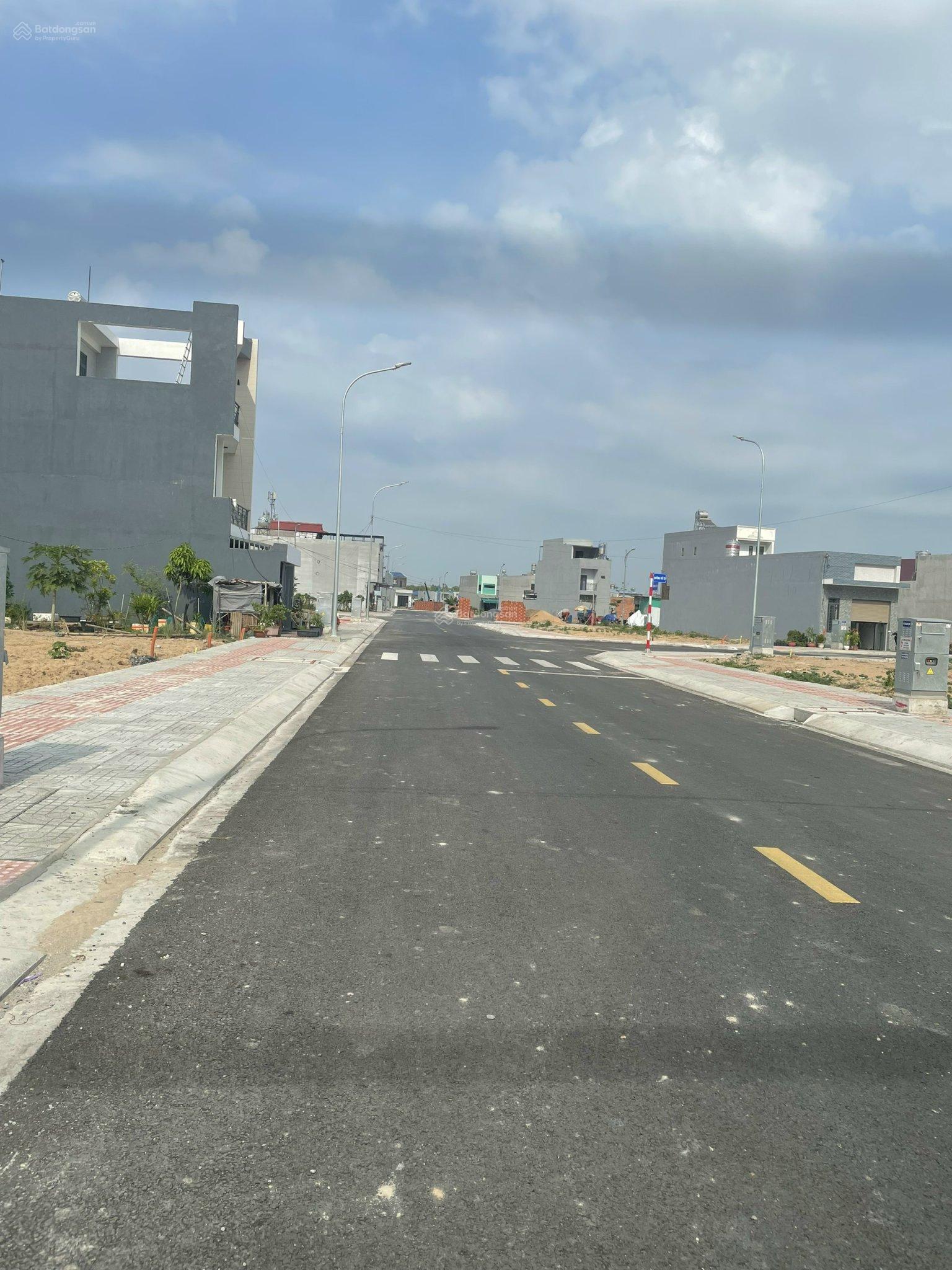 Bán gấp lô 100m2 ngay KDT Bình Nguyên QL1K đối diện Làng Đại Học (100m), 2 tỷ 550tr sang tên Bán gấp lô 100m2 ngay KDT Bình Nguyên QL1K đối diện Làng Đại Học (100m), 2 tỷ 550tr sang tên
