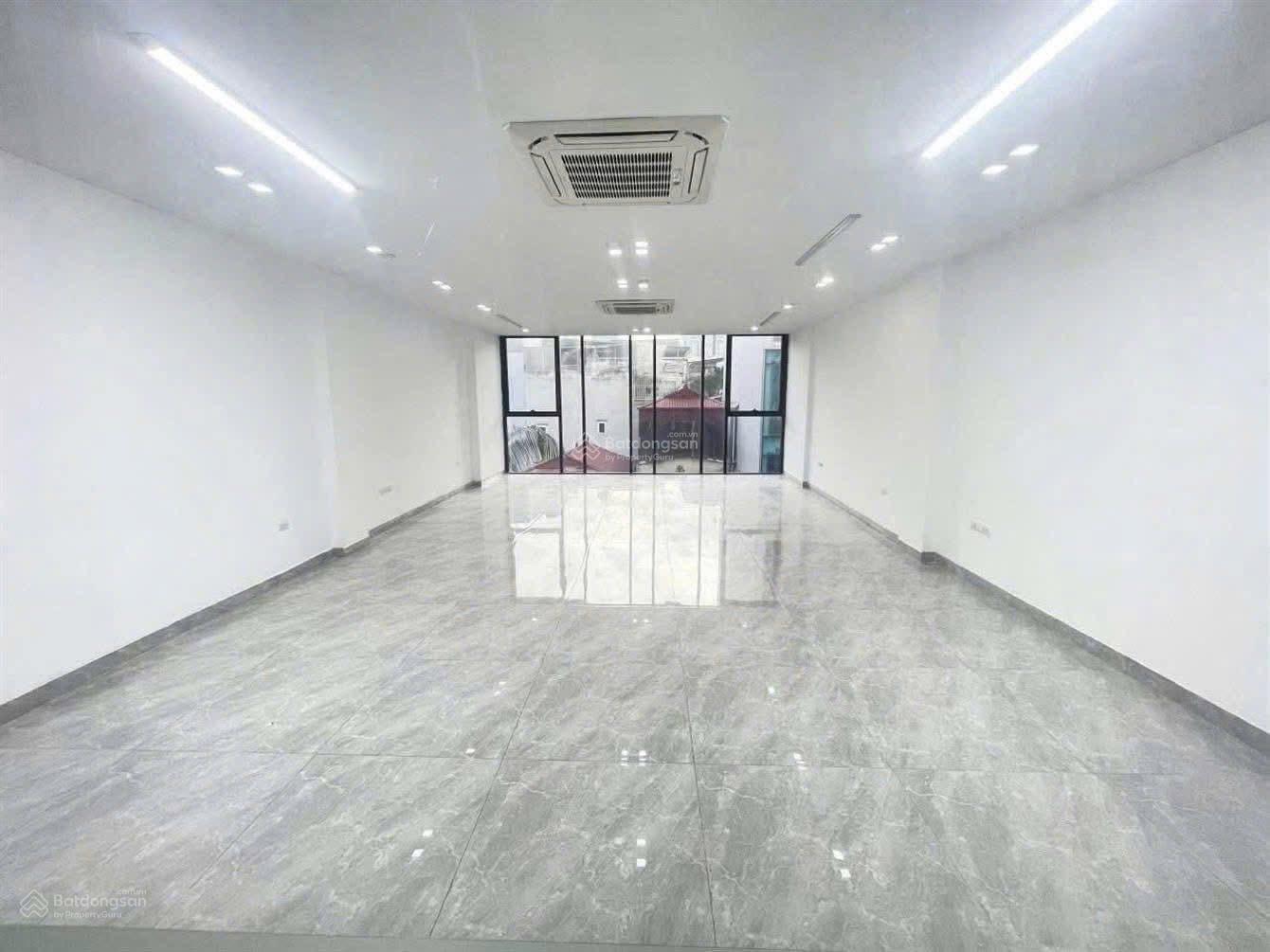 Mặt phố Hoàng Ngân - 9 tầng thang máy - 1 hầm 8 nổi - kinh doanh bất chấp các loại hình