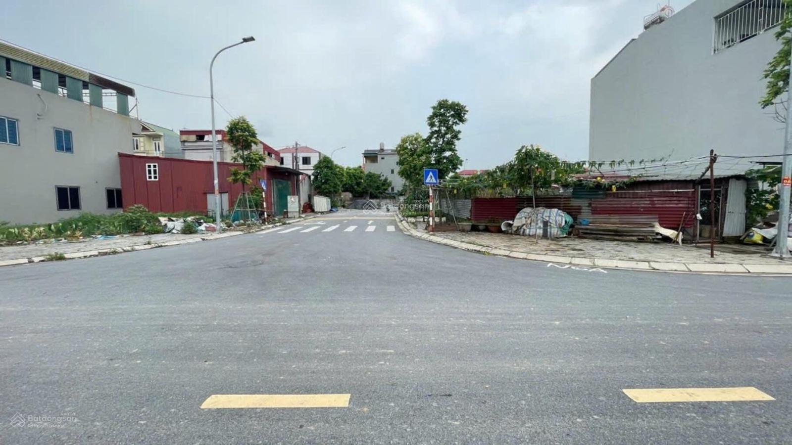 Trung tâm Dục Tú, ngõ công nông ô tô vào đất. An cư xây nhà quá đẹp, DT 45m2, MT hậu 4m Trung tâm Dục Tú, ngõ công nông ô tô vào đất. An cư xây nhà quá đẹp, DT 45m2, MT hậu 4m
