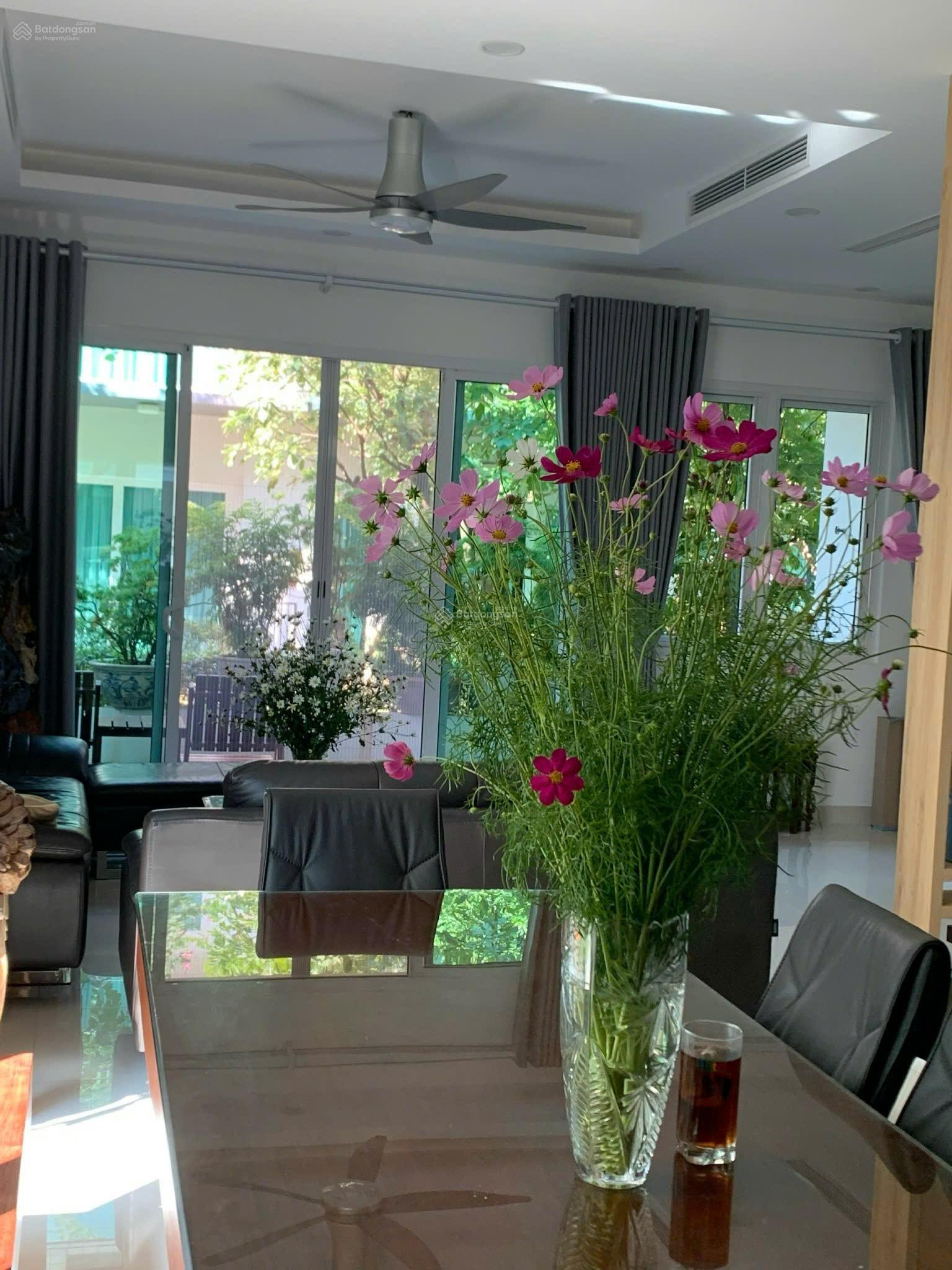 Cho thuê nhà căn góc Evelyne Parkcity 120m2 nhà mới vị trí cực đẹp giá 28 triệu. LH: 0931 686 ***