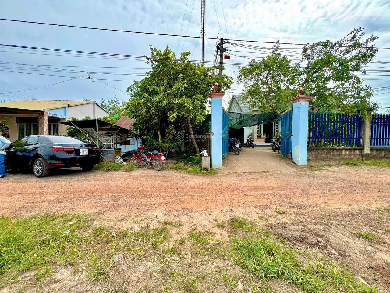 Bán đất thổ 194.8m2 tại chợ Cầu Xe đường 787, Hưng Thuận, Trảng Bàng, Tây Ninh, 680 triệu