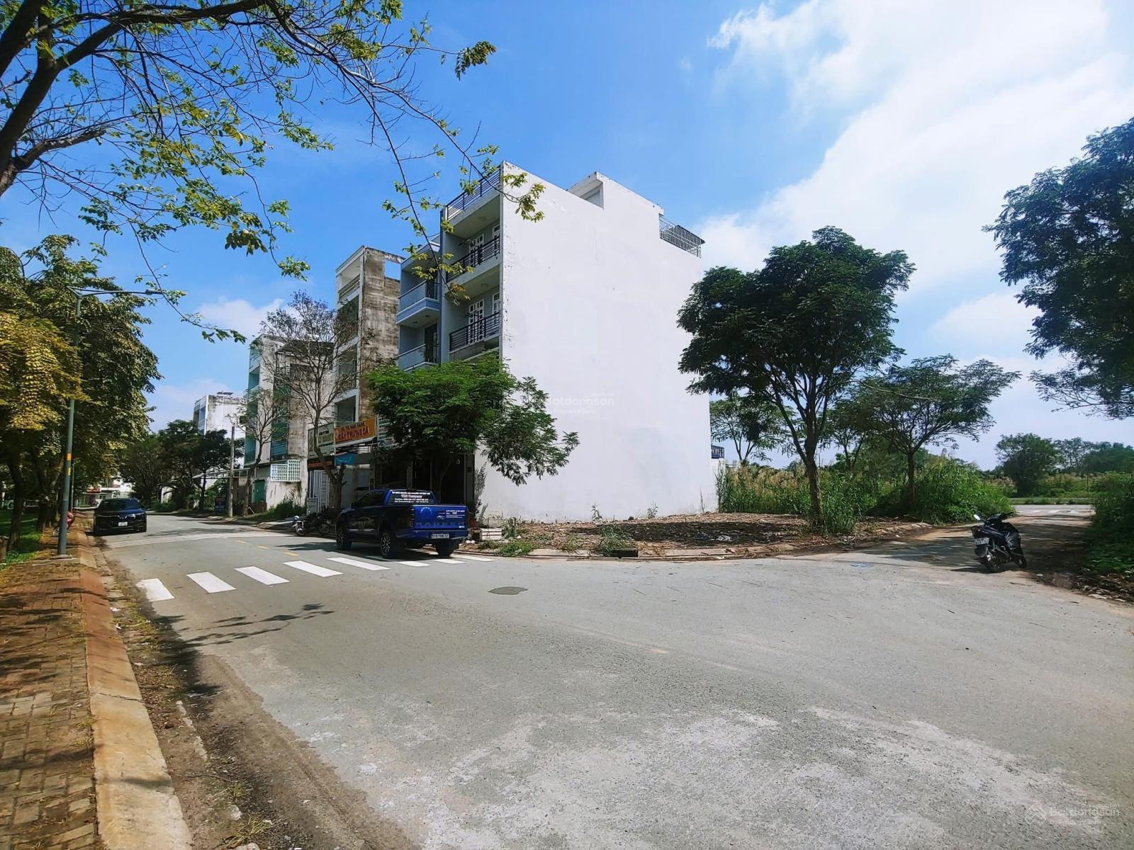 Bán đất khu dân cư Phong Phú 4 - Khang Điền. DT: 8 x 20m, giá 8.8 tỷ, sổ hồng riêng