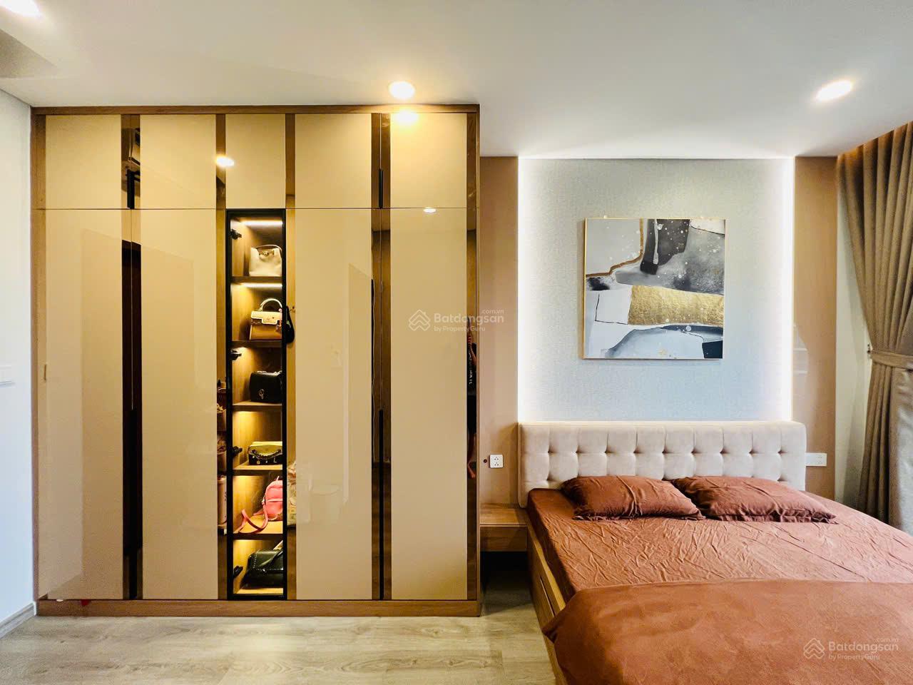 Chính chủ bán căn Diamond Brilliant, 112m2, nội thất đầy đủ,view hướng nam, giá chỉ 64tr