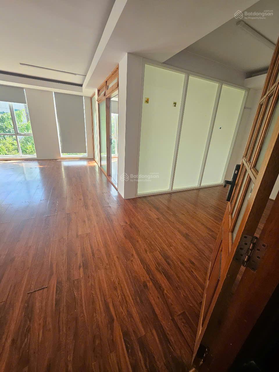 Cho thuê văn phòng mặt tiền Đường Phan Xích Long Quận Phú Nhuận DT 50m2 giá 15 triệu /tháng Cho thuê văn phòng mặt tiền Đường Phan Xích Long Quận Phú Nhuận DT 50m2 giá 15 triệu /tháng