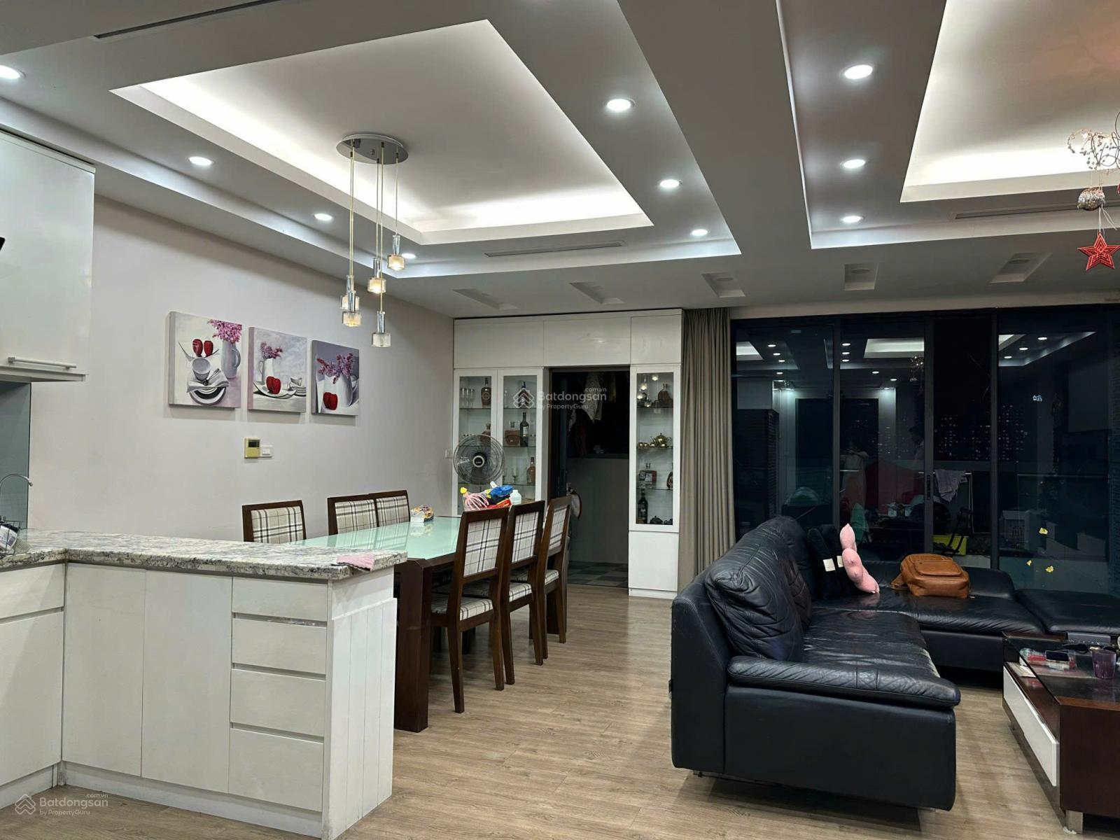 Gia đình bán căn góc 3 ngủ view hồ công viên 128m2, nhà đẹp, đủ đồ, sổ đỏ. Giá 9,9 tỷ Times Tower