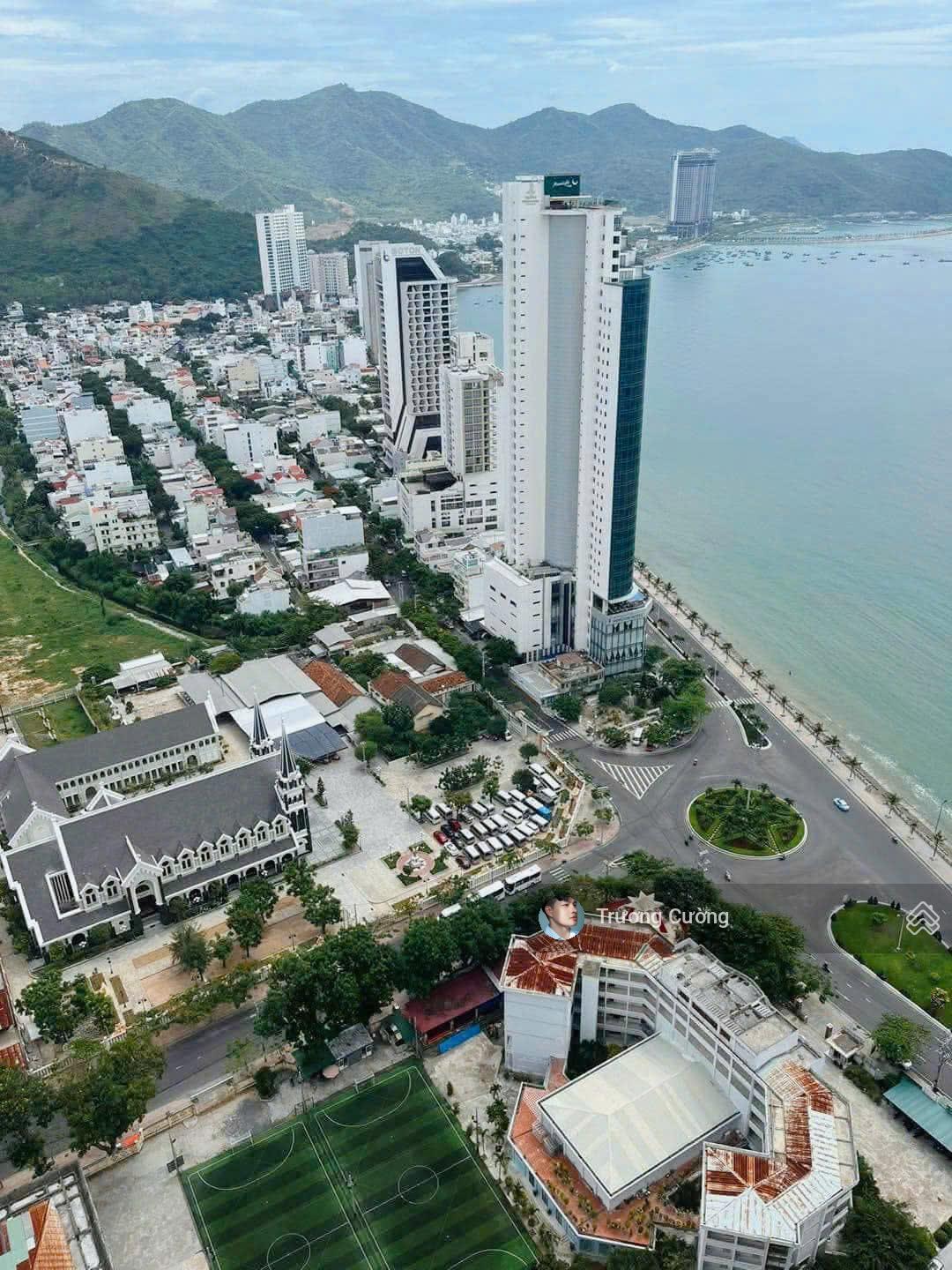 Bán đất cách biển 100m tặng nhà cấp 4 đường Dương Hiến Quyền 226.3m2 giá 85 triệu/m2 LH 0778 087 ***