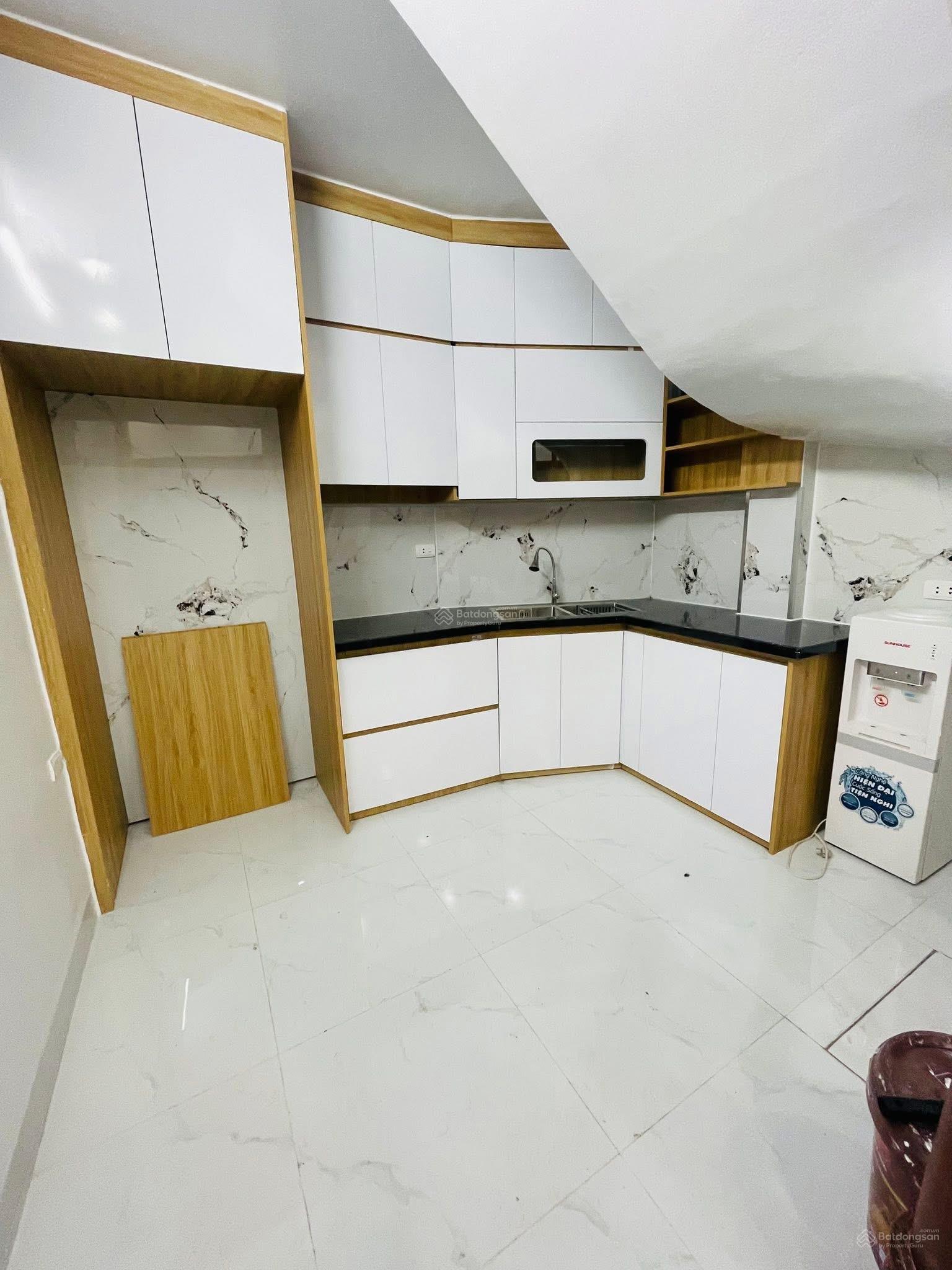 Bán nhà 5 tầng Cầu Giấy, đủ nội thất, 36m²,10m ra ô tô tránh, sổ đỏ sẵn Giá 7.4 tỷ