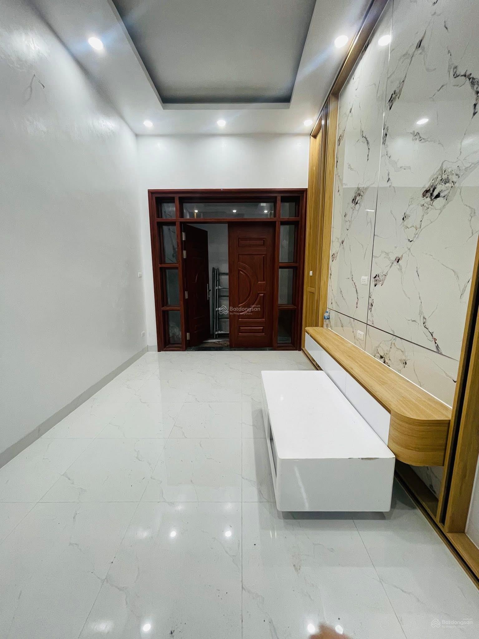 Bán nhà 5 tầng Cầu Giấy, đủ nội thất, 36m²,10m ra ô tô tránh, sổ đỏ sẵn Giá 7.4 tỷ
