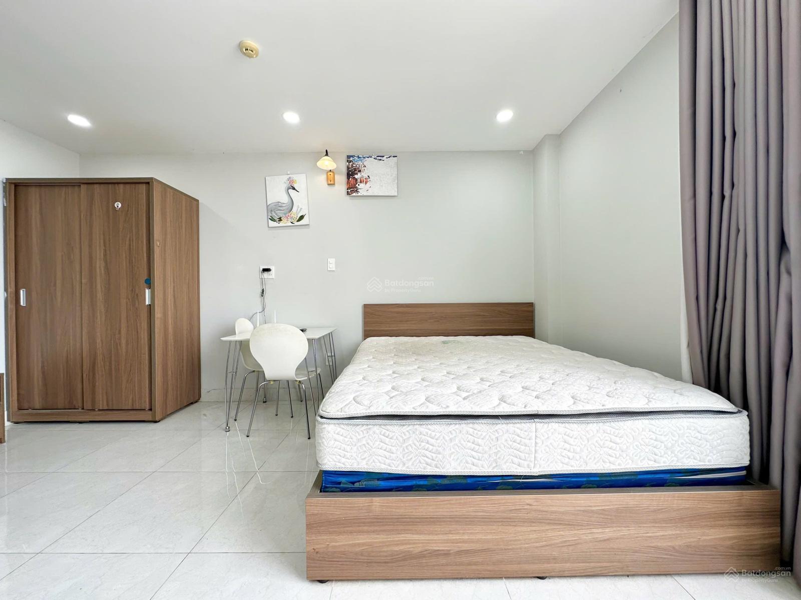 Cho thuê căn hộ chung cư studio ban công view TP, rộng 40m2, full nội thất, thang máy - hầm xe