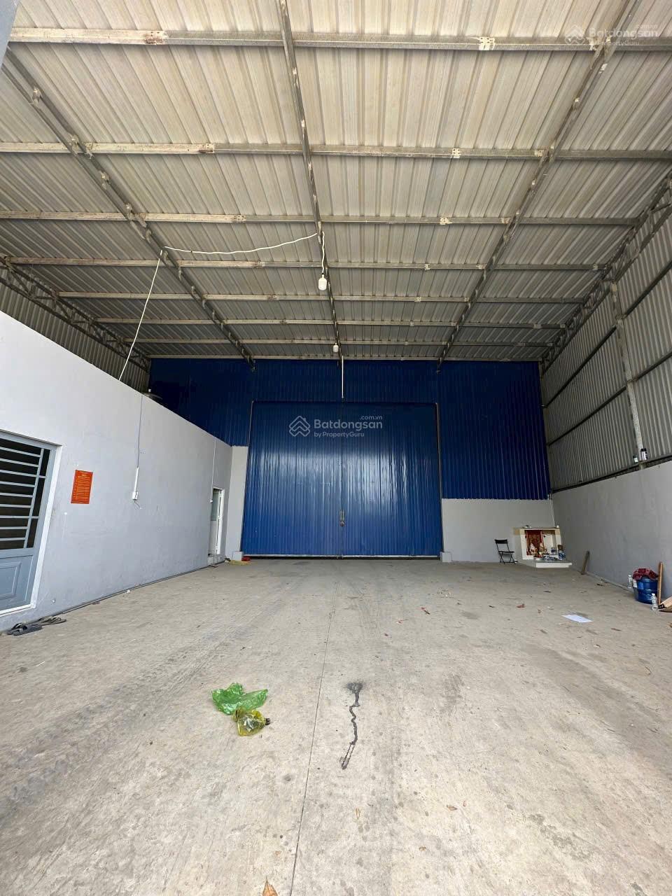 Cho kho xưởng 700m2. Trạm 250kwa. Đường công. Giá 25tr/tháng.