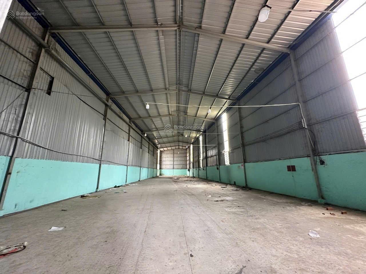 Cho kho xưởng 700m2. Trạm 250kwa. Đường công. Giá 25tr/tháng.