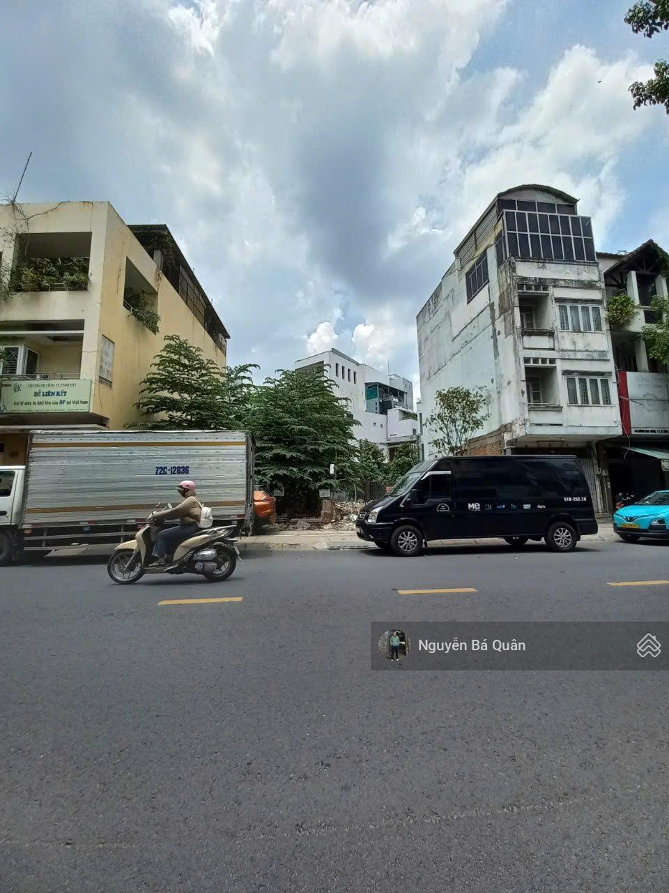 Khuôn đất 30x33 (870m2) mặt tiền Nguyễn Văn Hưởng, Thảo Điền, Quận 2. Giá 280 triệu/m2