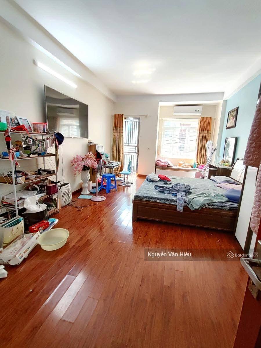 Bán nhà mặt phố Nguyễn Khang 135m2 - 4 tầng - mặt tiền 4.5m - giá chỉ 35 tỷ