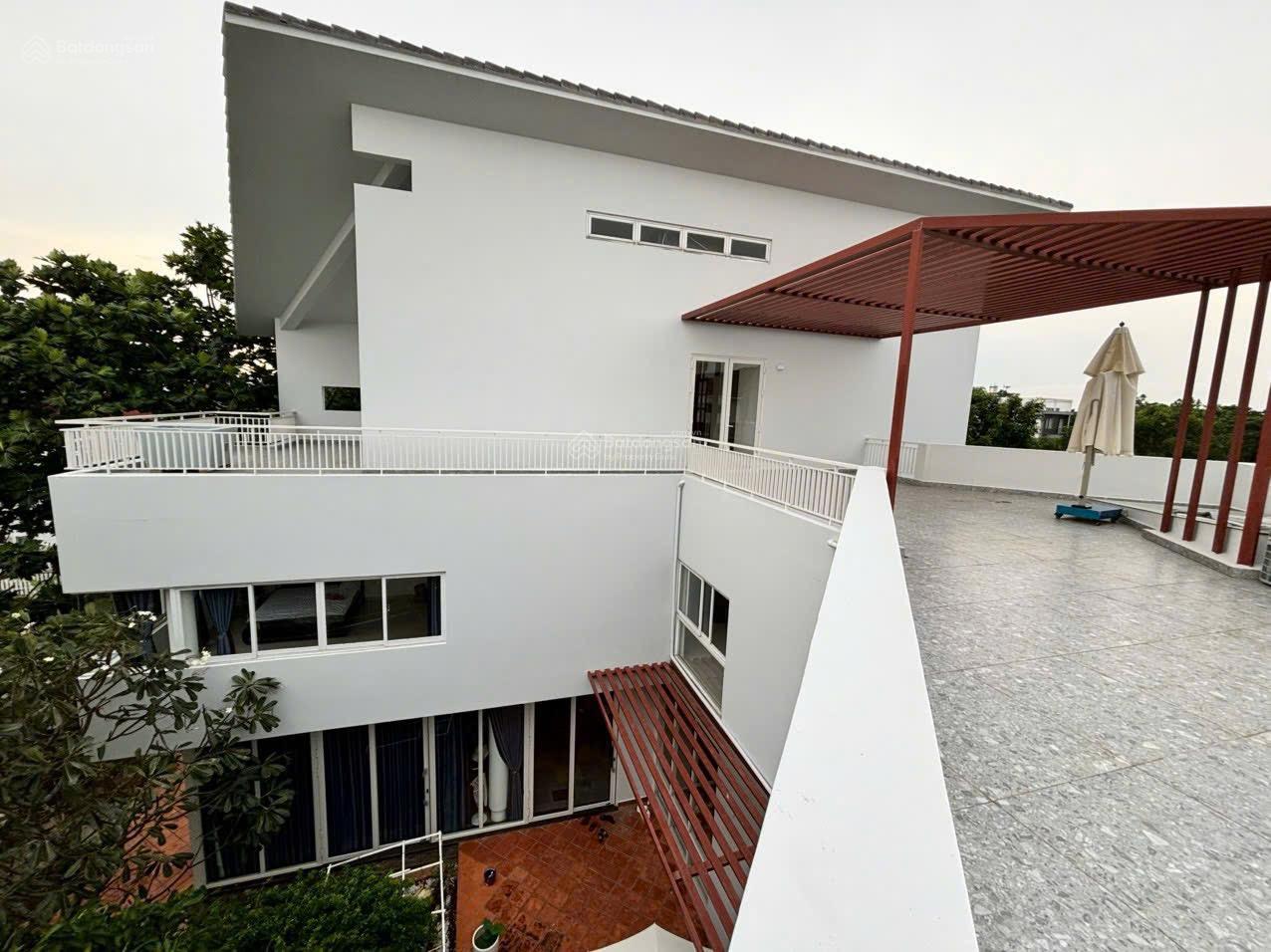 Bán biệt thự vườn gần 600m2 cực đẹp. Chỉ việc dọn vào ở