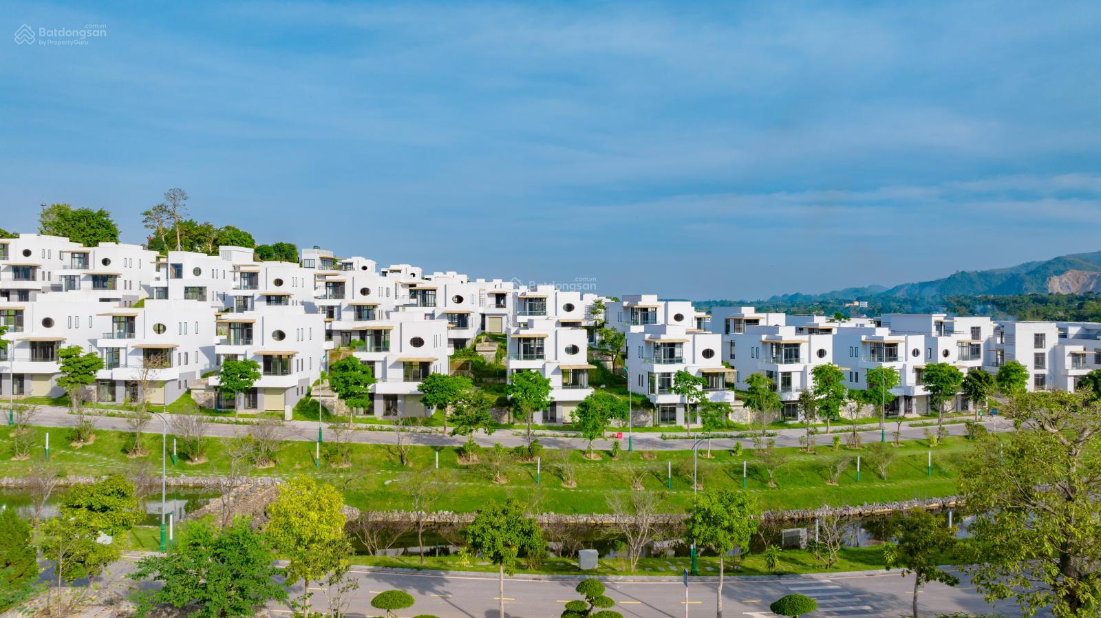 Căn ngoại giao view hồ view núi cực đẹp mà giá chỉ nhỉnh 10tỷ, dòng tiền cho thuê lên đến 100tr/th Căn ngoại giao view hồ view núi cực đẹp mà giá chỉ nhỉnh 10tỷ, dòng tiền cho thuê lên đến 100tr/th