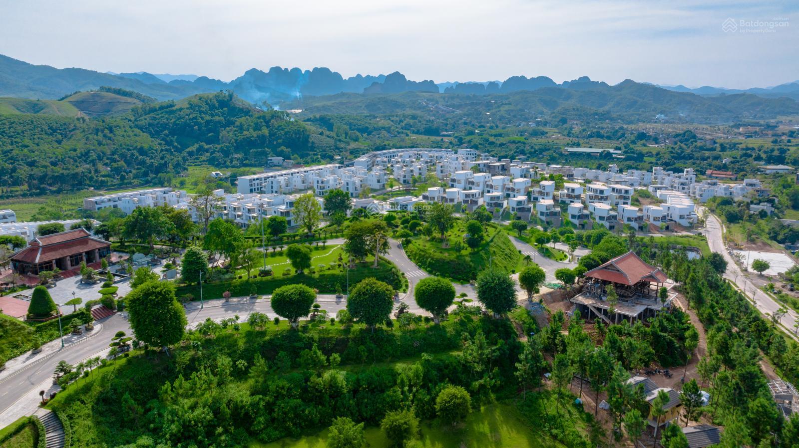 Căn ngoại giao view hồ view núi cực đẹp mà giá chỉ nhỉnh 10tỷ, dòng tiền cho thuê lên đến 100tr/th Căn ngoại giao view hồ view núi cực đẹp mà giá chỉ nhỉnh 10tỷ, dòng tiền cho thuê lên đến 100tr/th