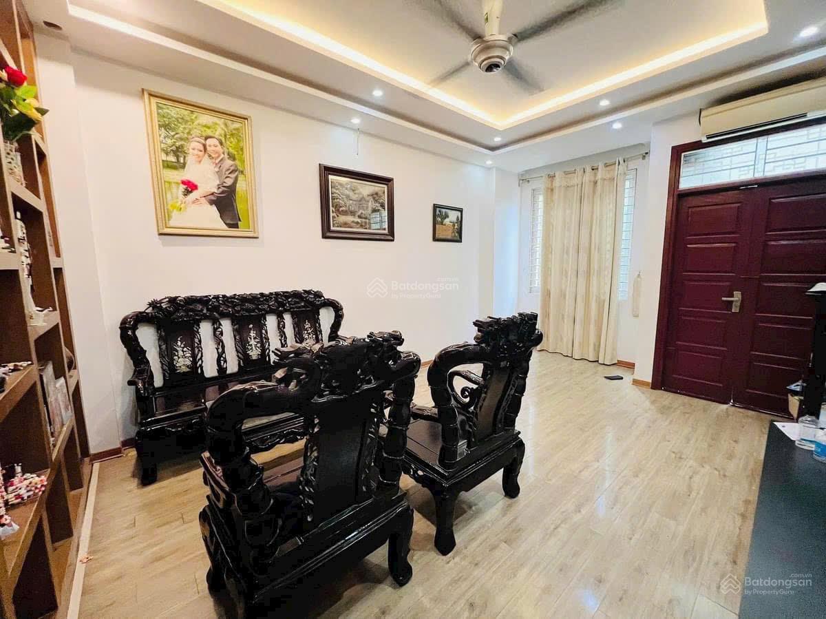 Cho thuê nhà liền kề Văn Quán, Hà Đông. Diện tích 60m,5 tầng,giá 18 trtr. Lh Kiều Thuý 0949 170 ***