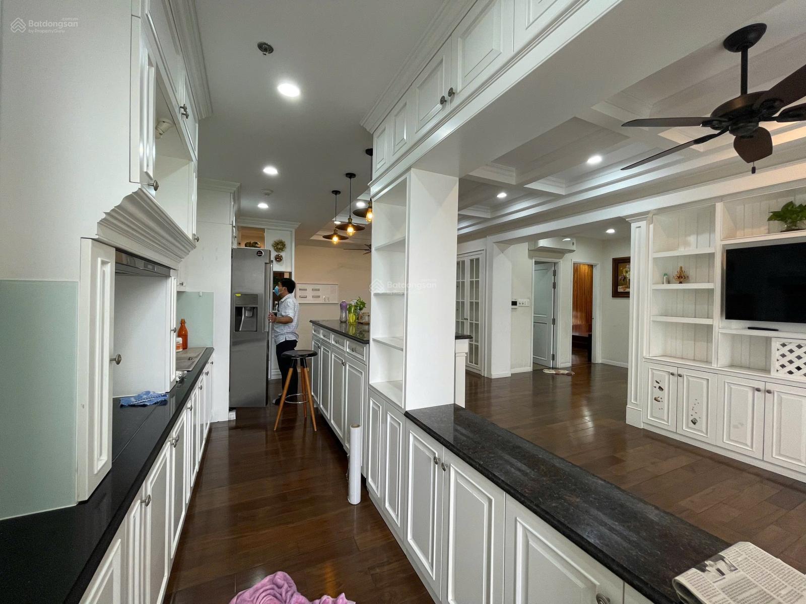 Chuyển nhượng căn góc 3PN diện tích 112m2, toà Garden Gate khu sân bay, nhà y hình giá 8,3 tỷ Chuyển nhượng căn góc 3PN diện tích 112m2, toà Garden Gate khu sân bay, nhà y hình giá 8,3 tỷ