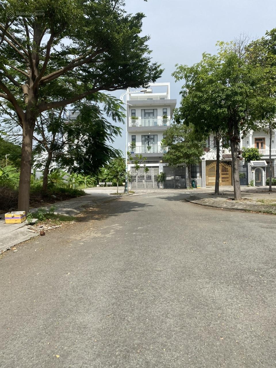 Chính chủ gửi bán gấp trong tháng lô đất đường 59 sát trục chính 120m2 hướng Tây Nam. LH 0937 456 ***