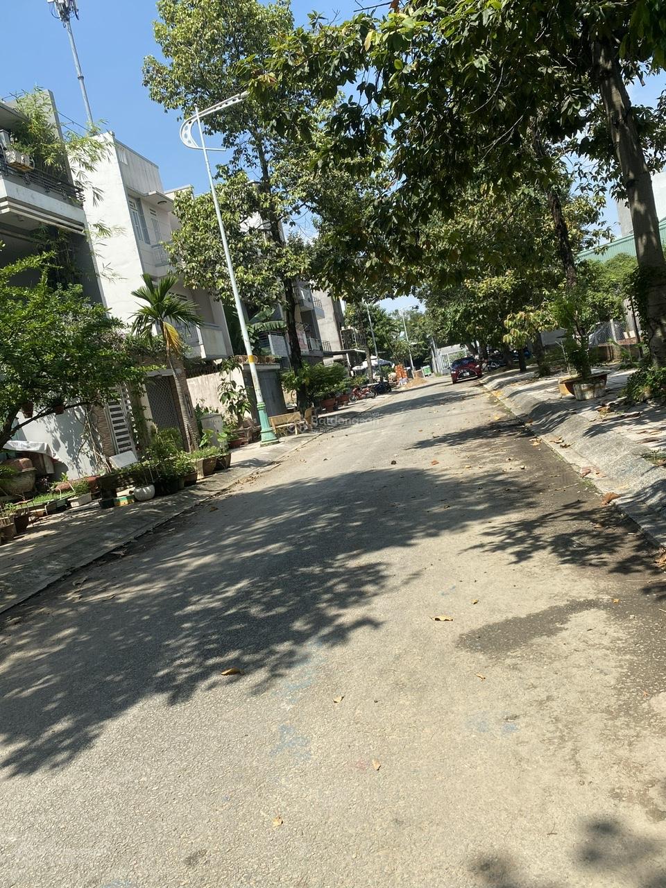 Chính chủ gửi bán gấp trong tháng lô đất đường 59 sát trục chính 120m2 hướng Tây Nam. LH 0937 456 ***