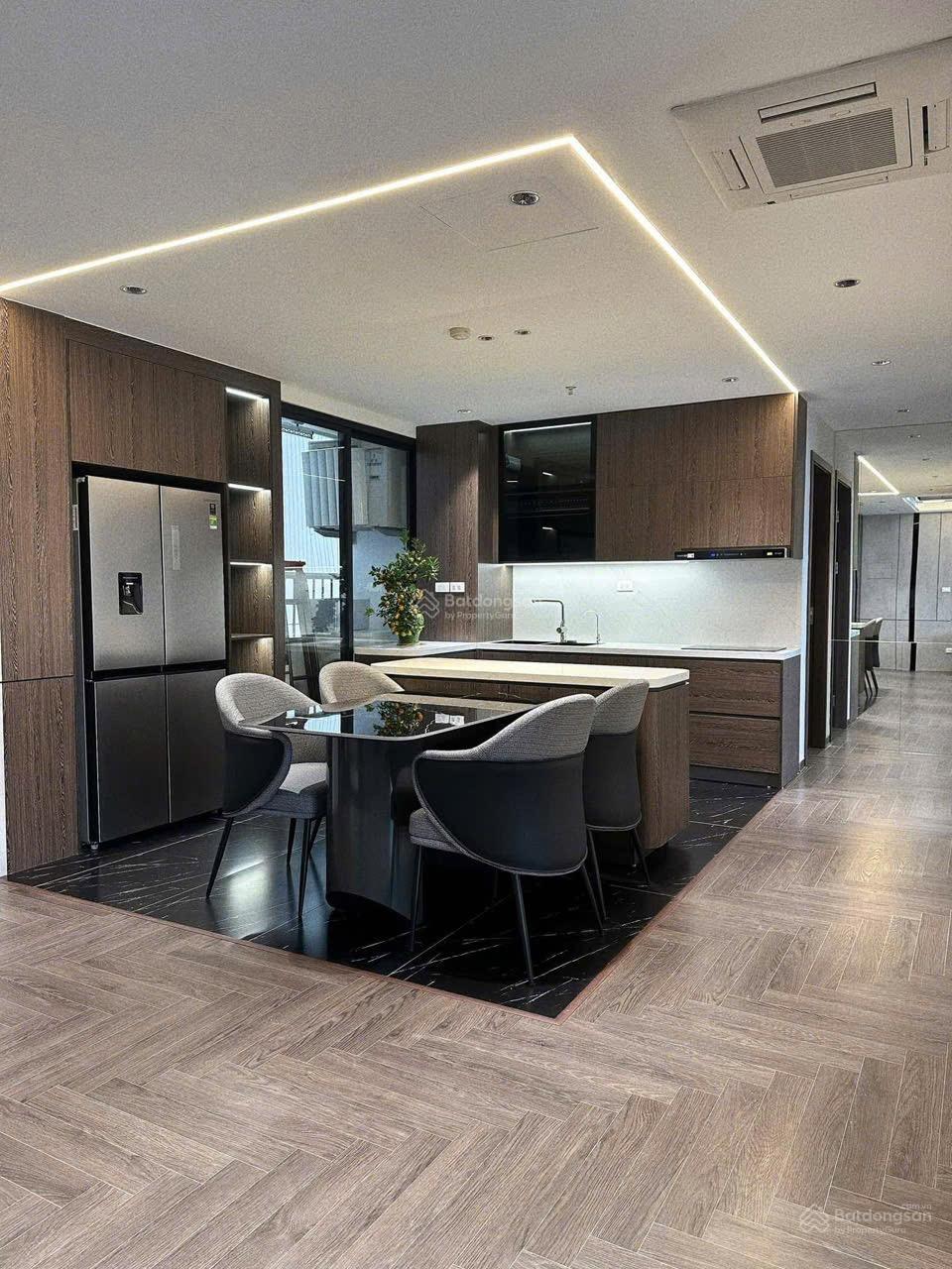 Chính chủ bán căn hộ 3 ngủ The Park Home, Thành Thái, Cầu Giấy, DT 125m2, giá 10,5 tỷ, view nội khu