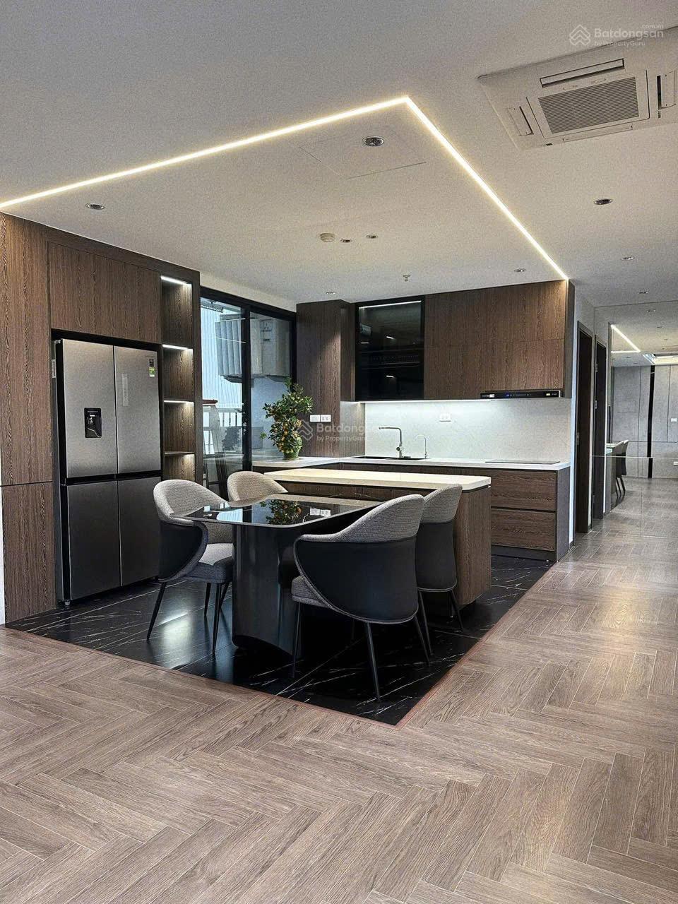 Chính chủ bán căn hộ 3 ngủ The Park Home, Thành Thái, Cầu Giấy, DT 125m2, giá 10,5 tỷ, view nội khu
