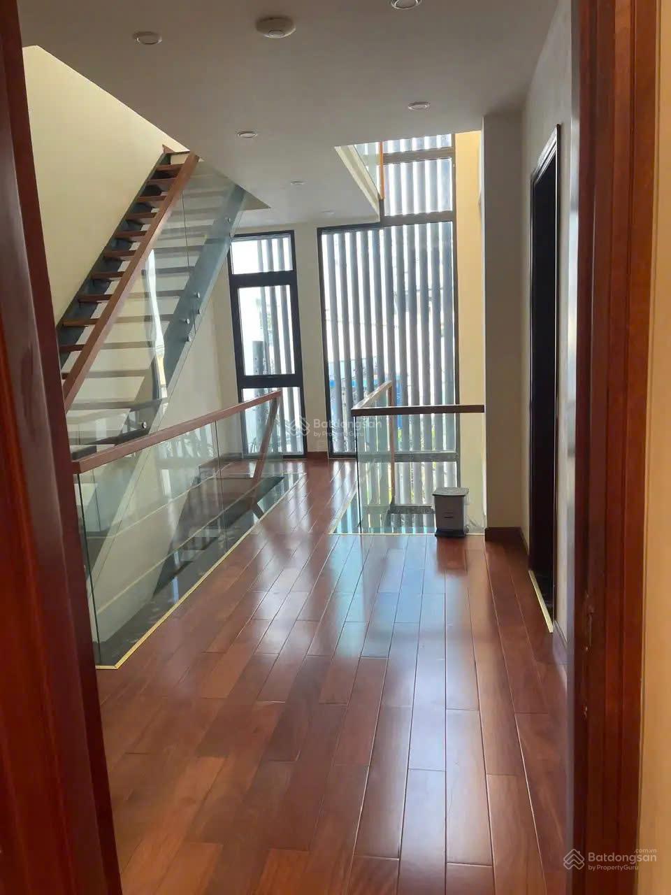 Nhà đẹp lung linh, thang máy ở Hoàng Văn Thụ, PN - DT: 7.45x14m CN: 85m2 thiện chỉ bán. Chỉ 18.8 tỷ