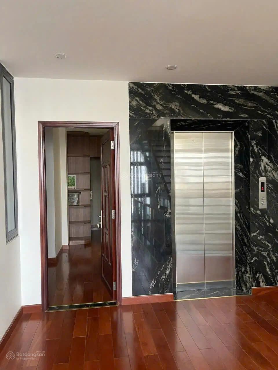 Nhà đẹp lung linh, thang máy ở Hoàng Văn Thụ, PN - DT: 7.45x14m CN: 85m2 thiện chỉ bán. Chỉ 18.8 tỷ