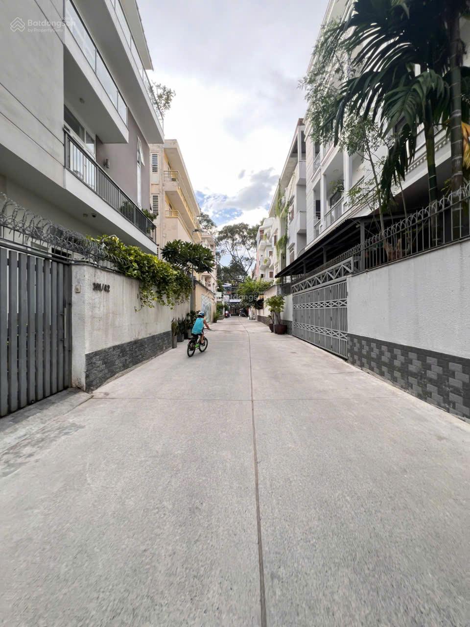 Bán nhà khu nội bộ đường nguyễn chí thanh. P9. Q5 DT: 8x20m - 3 lầu mới 100% - Vào ở ngay